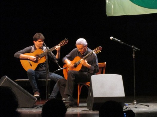 Ponte musical entre o Piauí e o Maranhão, Josué Costa e João Pedro Borges tocaram juntos "Magoado", de Dilermando Reis. Foto: Zema Ribeiro