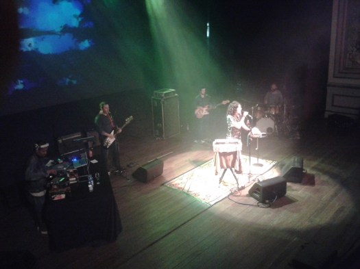 Céu: talento e entrega. Fotosca: Zema Ribeiro