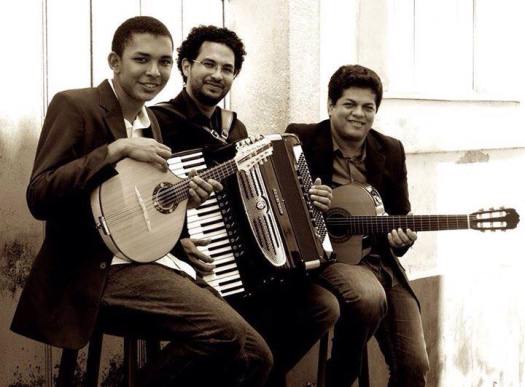 Robertinho Chinês (cavaquinho e bandolim), Rui Mário (sanfona) e Israel Dantas (violão), o Trítono Trio. Foto: divulgação