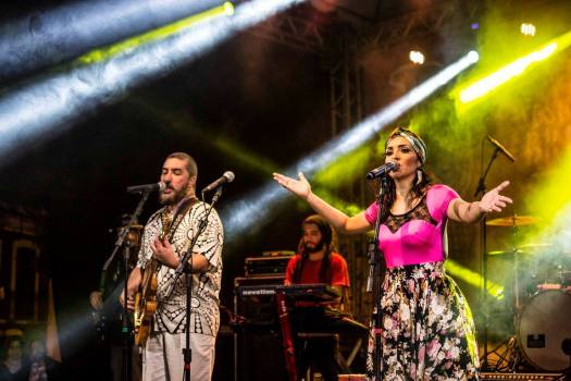 Idealizadores e produtores do BR135, Alê Muniz e Luciana Simões confraternizaram com a plateia. Foto: Projeto BR135