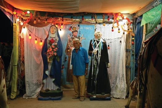 A devoção a Padre Cícero. Na trilha do cangaço – o sertão que Lampião pisou. Márcio Vasconcelos. Reprodução