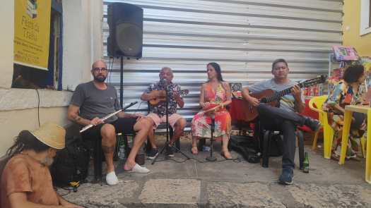 João Neto (flauta), Zeca do Cavaco, Gabriela Flor (pandeiro) e João Eudes (violão sete cordas): o Choro da Tralha da ocasião - foto: Otávio Costa