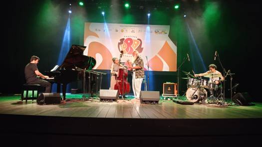 Vanessa Ferreira (contrabaixo acústico) e Arismar do Espírito Santo (baixo elétrico) na segunda noite do Festival Plural Instrumental