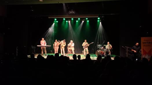 O Quinteto Violado no palco do Teatro Sesc Napoleão Ewerton, ontem (15) - foto: Zema Ribeiro