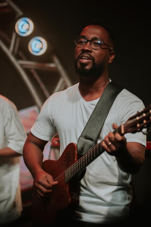 O cantor Rômulo Marques - foto: divulgação